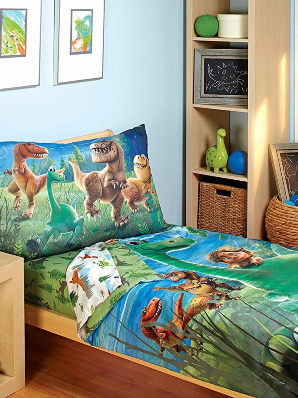 The good Dinosaur toddler bed set - New See details